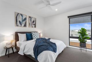 Modern Spacious Coastal 4 Bedroom Town House - Safety Beach - 9