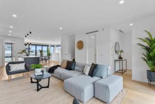 Modern Spacious Coastal 4 Bedroom Town House - 5