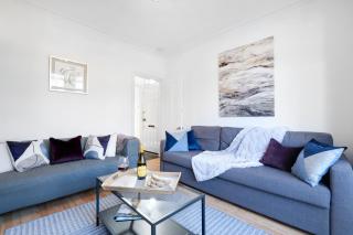 Lovely 4 Bedroom London Home with Free Parking, Garden, WiFi By Roost Accommodation - Kingston upon Thames - 4