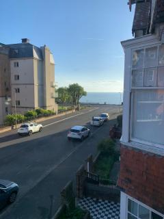 No.10 Seaside Apartment - 1st & 2nd Floor - Scarborough - 2