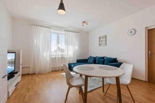 Modern & cozy apartment near hockey & football arena - 4