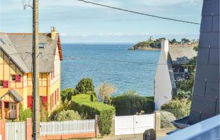 Cozy Apartment In Saint Quay Portrieux - 1