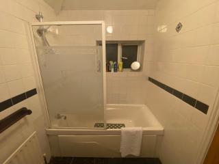 Cosy City Centre Guest Room Shared Home - Galway - 1