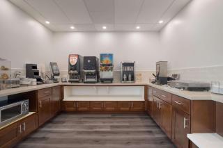 SureStay Plus Hotel by Best Western Upland - Ontario North - Upland - 3