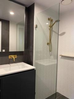 Central Canberra City apartment with study and full amenities including parking - Canberra - 5