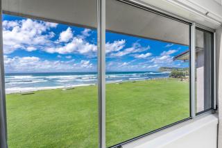 Absolute Beachfront Apartment 1T - 2