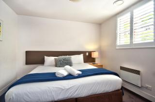 Absolute Lake Front Luxury- 2 bedroom apartment - Queenstown - 5
