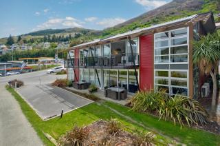 Absolute Lake Front Luxury- 2 bedroom apartment - Queenstown - 2