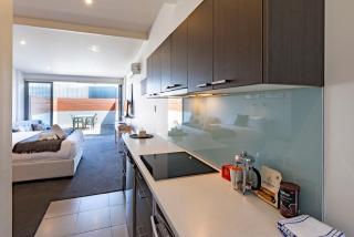 Studio Apartment - 5 Minutes to Hobart CBD - Free Parking - Free WIFI - 6