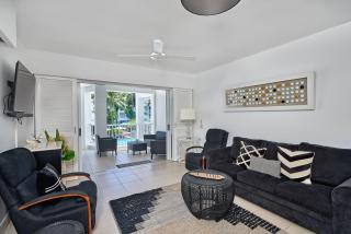 Luxury 2 Bedroom Beach Club Apartment - Palm Cove - 4