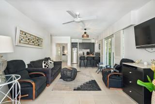 Luxury 2 Bedroom Beach Club Apartment - Palm Cove - 5