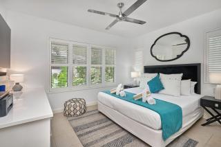 Luxury 2 Bedroom Beach Club Apartment - Palm Cove - 1