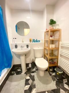 Swanky Central Apartment with Free Wifi (Sleeps 4) - Birmingham - 5