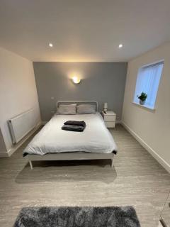 3 Studio close to amenities & transport links - 0