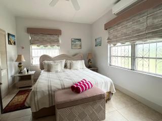 Welcome to the unpretentious and breezy Graceville, steps away from the beach - Saint James - 3