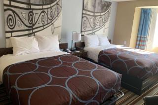 Super 8 by Wyndham Joliet - 2