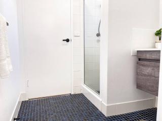 The Shoreline - Absolute Beachfront 2BR Batehaven - Batehaven - 4