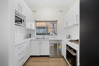 Burwood New 2 Bedroom 2 Bath Apt Free Parking - 2