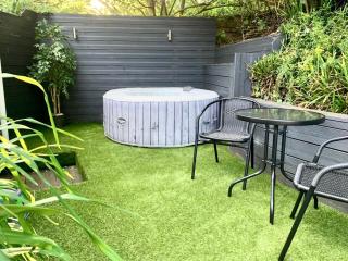2 bedroom cosy cottage with hot tub in hambrook close to Bristol City Centre - Bristol - 5