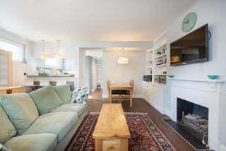 Attractive apartment with private patio in fashionable Fulham by UnderTheDoormat - London - 0