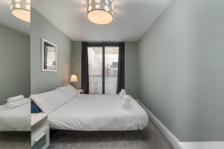 Attractive apartment with private patio in fashionable Fulham by UnderTheDoormat - London - 3