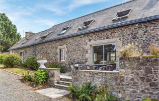 Beach Front Home In Plouezec - 1