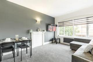 Luxury 3-Bed Apartment Near To London With Parking - 7
