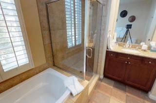 LV003 Upstairs LV Studio with a Fountain View - 6