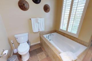 LV003 Upstairs LV Studio with a Fountain View - 3