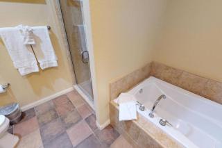 LV005 Downstairs Studio Just Steps from the Pool - La Quinta - 3