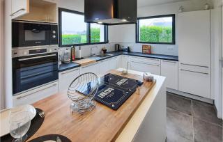 3 Bedroom Awesome Home In Plouguerneau - 4