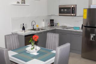 New! Cozy 1 Bedroom Condo- Gold Coast, Noord ARUBA - Palm-Eagle Beach - 2