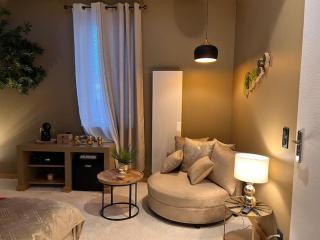 Loving room cocooning avec jacuzzi « la terre » - Jujurieux - 7