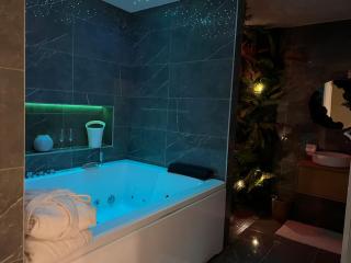 Loving room cocooning avec jacuzzi « la terre » - Jujurieux - 1