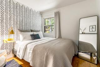 Woodpecker House - Mountain retreat with hot tub - 10 min to skiing in Hunter & Windham - 2