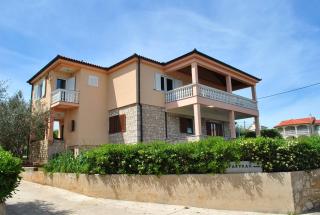 Seaside apartments with a swimming pool Ugljan - 829 - 9
