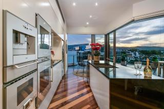 Stunning Waterfront Penthouse 3 or 4 Bedrooms - Brisbane - 3