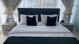 Beautiful 2 Bedroom High Floor Bays - Dubai - 2