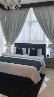Beautiful 2 Bedroom High Floor Bays - Dubai - 1
