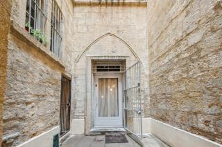 Hyper centre Écusson - Magnifique T1 au calme - 1