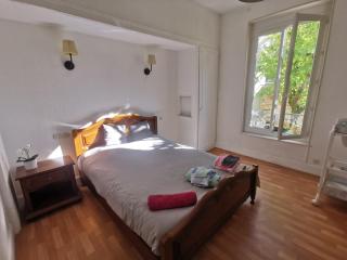 Bel appartement tout équipé! Proche des parcs, avec sa cour privative et sa place de parking sécurisée à 450 m du logement - Vichy - 1