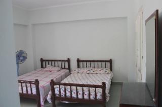 Spacious 5-Bed House in Alamein with Large garden - 2