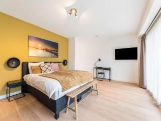 Waterfront villa, forest & golf club - 6