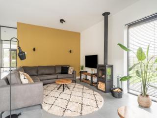 Waterfront villa, forest & golf club - 3