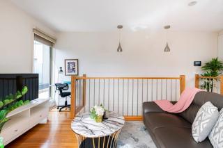 Design/bright/cosy townhouse between airport &city - 2