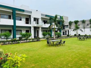Hotel Whistling Greens - Moga - 9