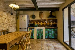 Summer Getaway, 3 Apartments & Private Patio - 6