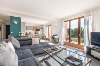 LB Vacation Rentals I Quiet Large 3-Bedroom Apartment with Terrace, Garden & Incredible Mountain View - Mouans-Sartoux - 0