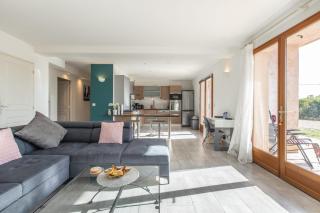 LB Vacation Rentals I Quiet Large 3-Bedroom Apartment with Terrace, Garden & Incredible Mountain View - Mouans-Sartoux - 9