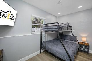 Spacious, Modern and Fully Updated Gorgeous Home - Tampa - 7